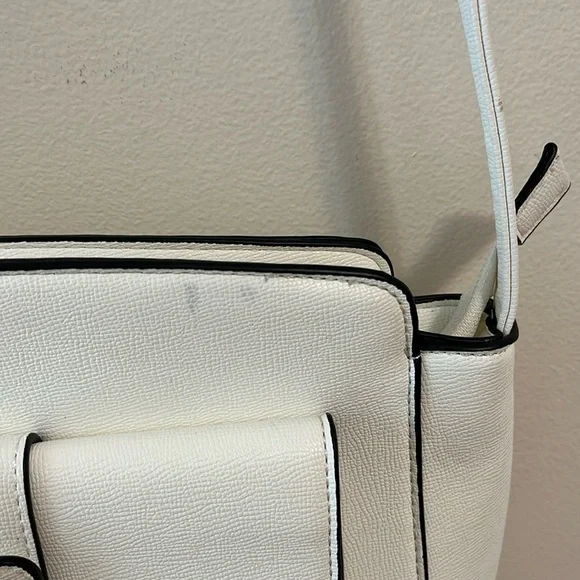 Crossbody purse white gold tone accents & feet long adjustable strap textured - Picture 4 of 16